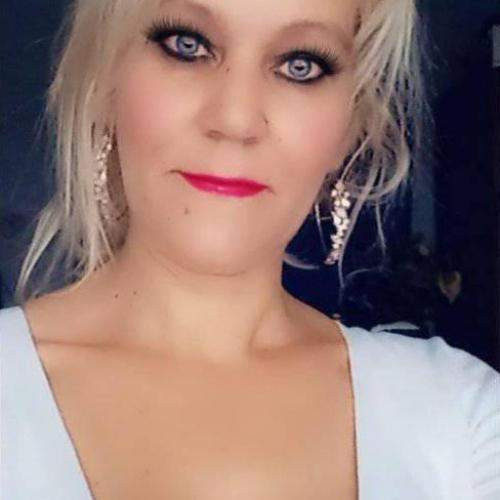 Besoin de caresses et de coups dans ma chatte