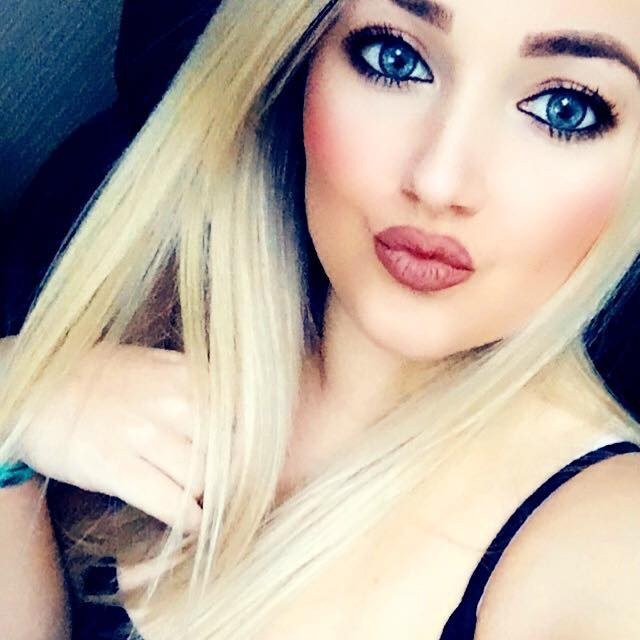 Coucou les gars, envie de bisous?