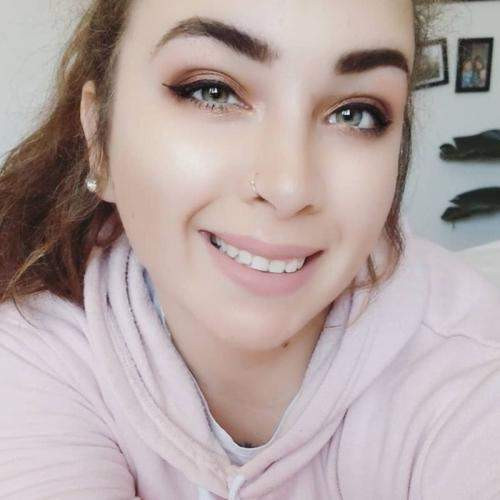 J'ai besoin d'avoir le sourire constamment et de me sentir aimée à nouveau